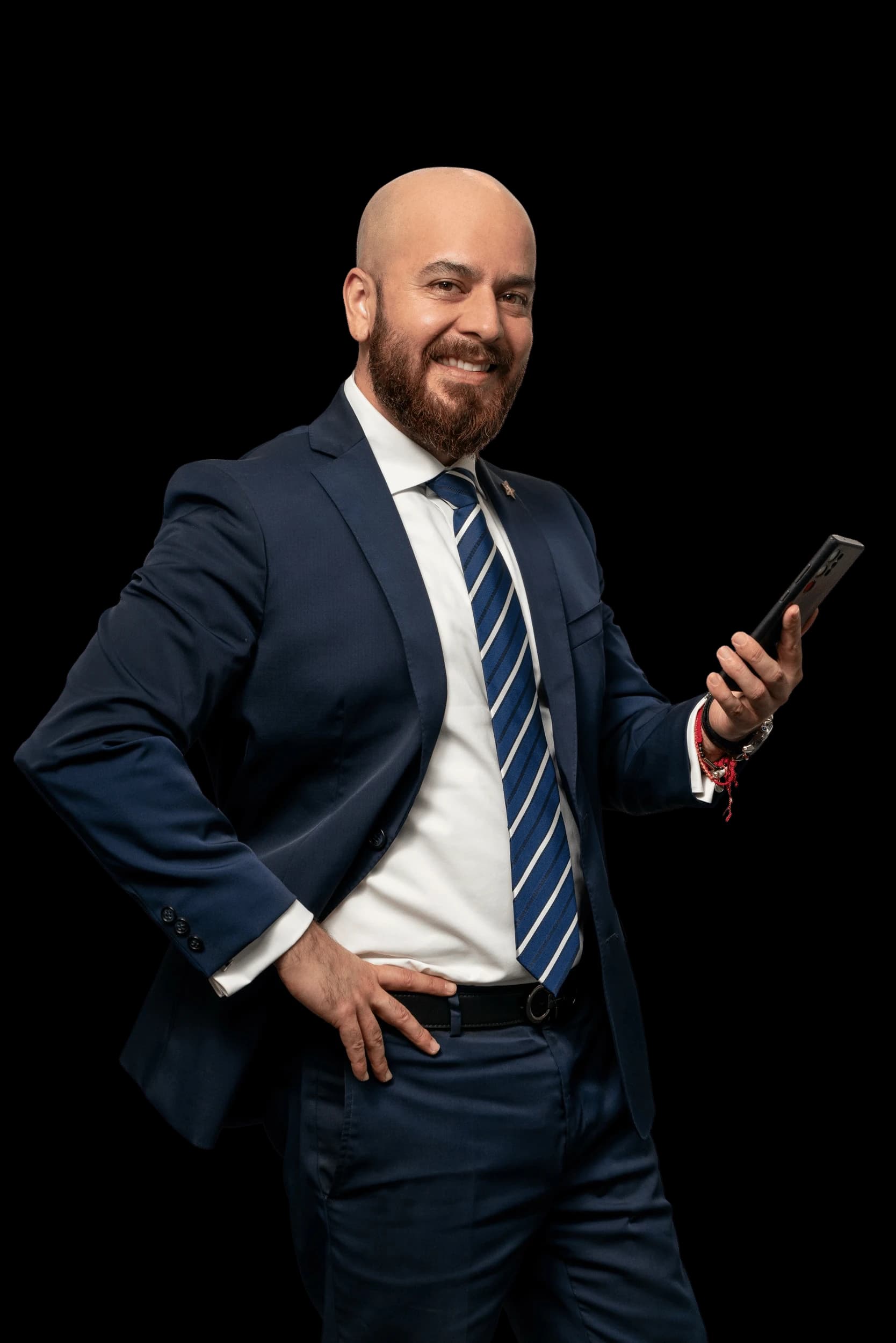 Ernesto Villarreal disponible por WhatsApp para cotizar seguros